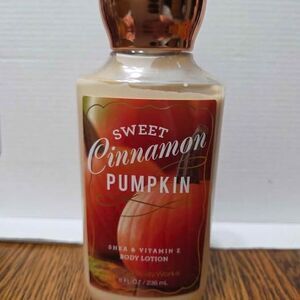 Bath and Body Works Sweet Cinnamon Pumpkin Body lotion